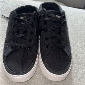 Nike Black and White Women's Sneakers